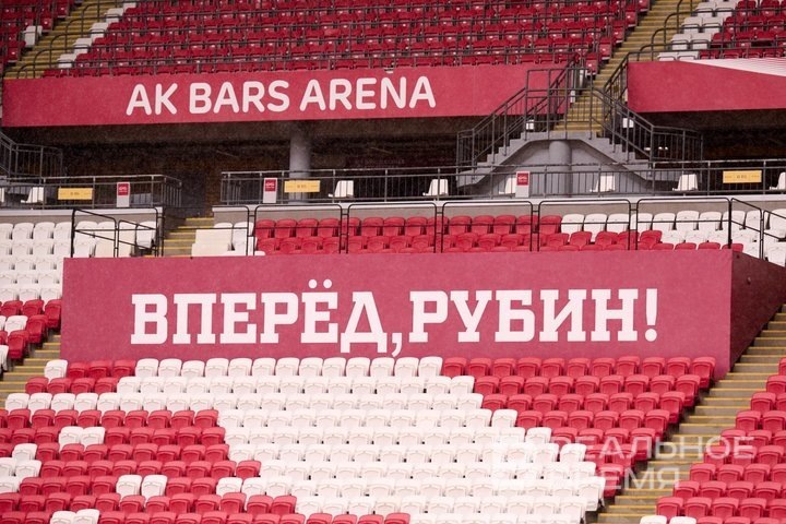 Когда трибуны подсказывают футболистам. Фото: Динар Фатыхов