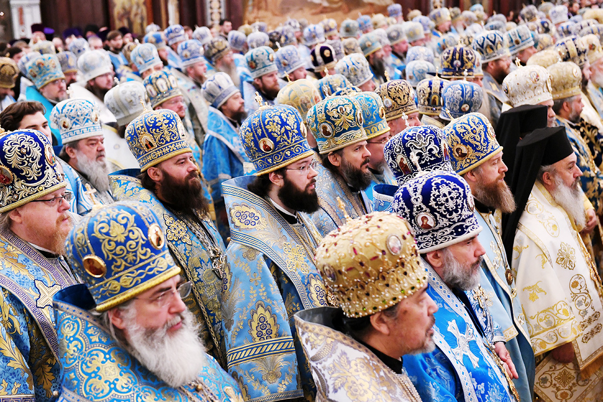 Божественная литургия в праздник Введения во храм Пресвятой Богородицы и день 100-летия интронизации святителя Тихона в храме Христа Спасителя.Сергей Пятаков / Sputnik