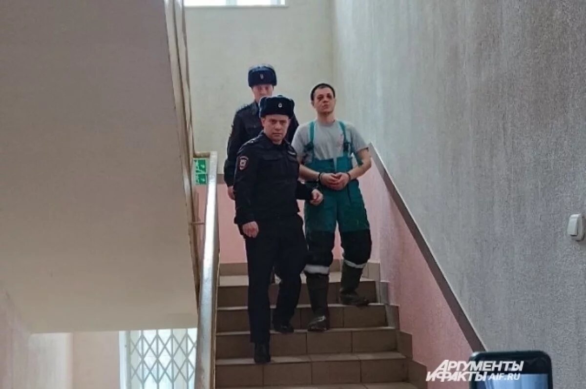    RT: Отчим, от которого мальчик спасался в Перми, объяснил избиение пасынка