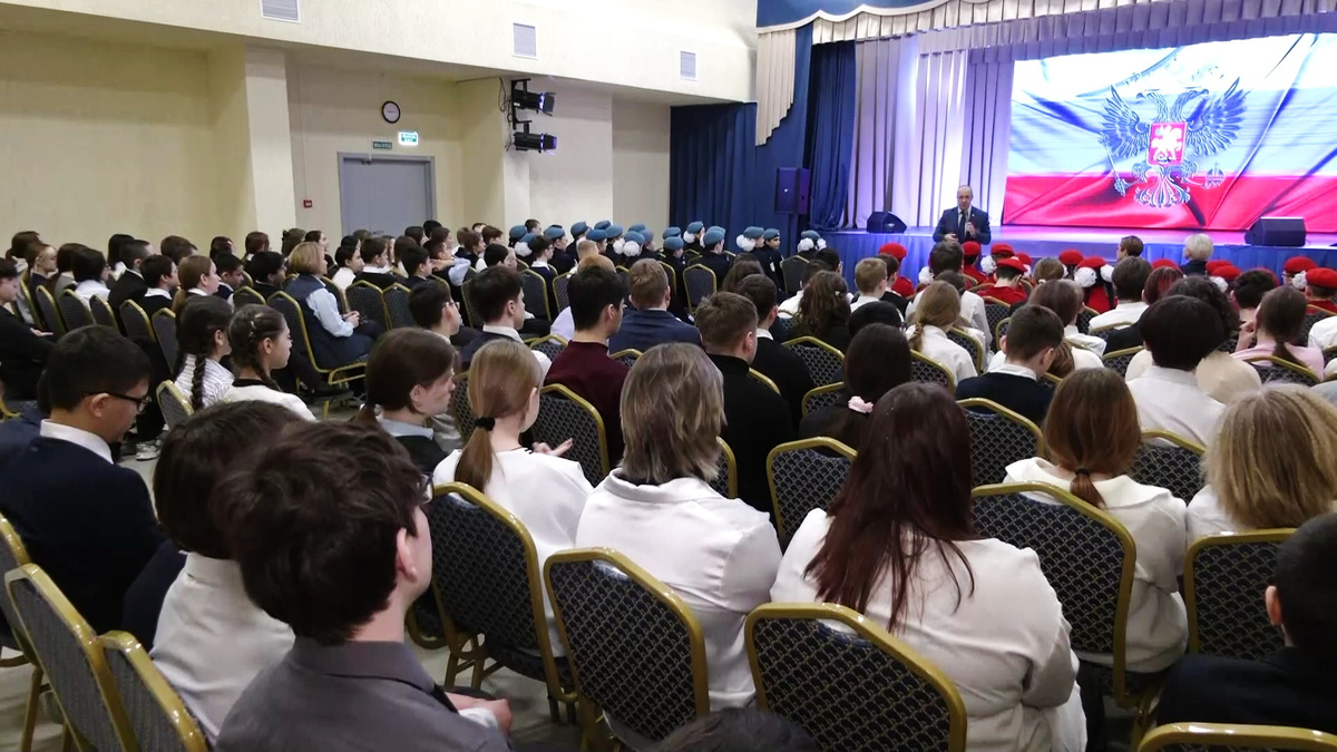    В школах и садах Сургутского района стартовал Год защитника Отечества