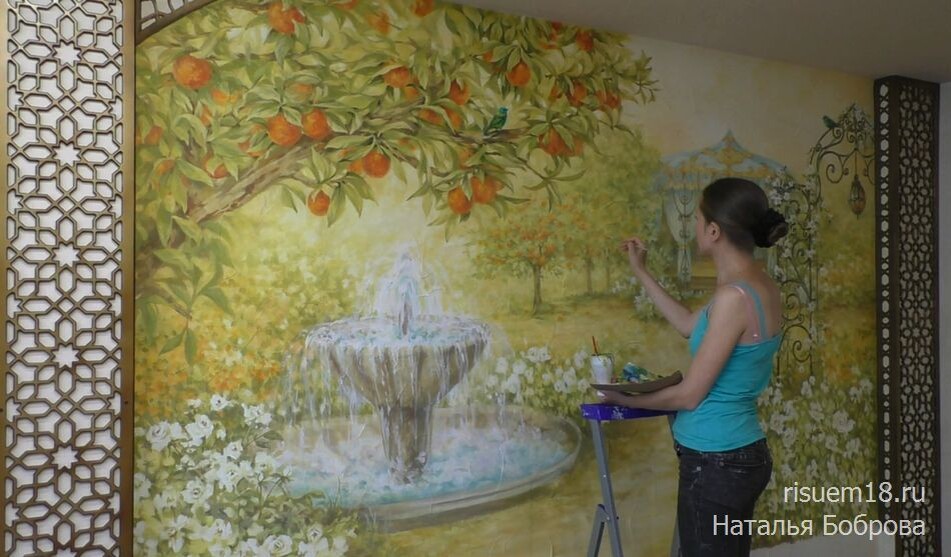Процесс росписи стены в частном интерьере гостиной. Художник Наталья Боброва