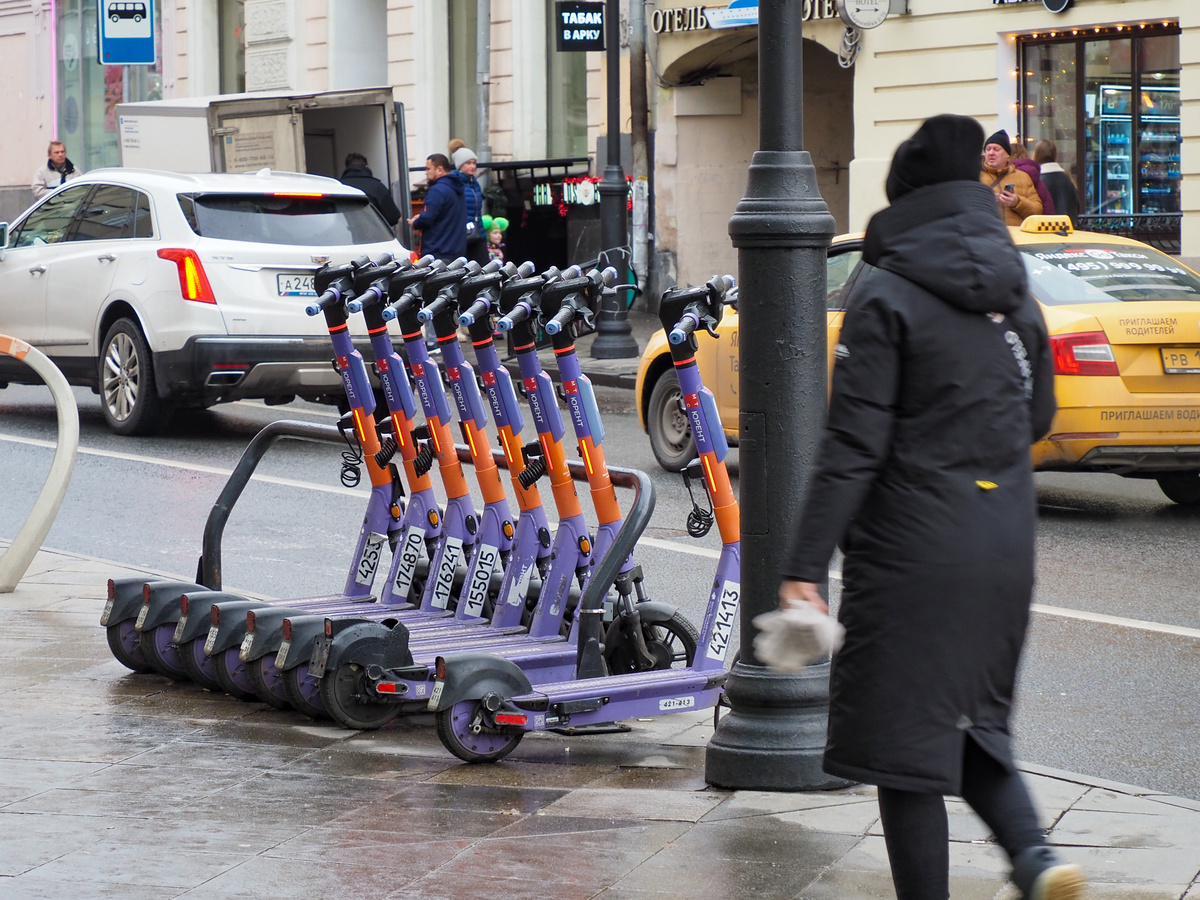 Некоторое время назад городской комитет по транспорту и кикшеринговые компании договорились о начале сезона с 3 по 10 марта.  Фото: Фото: ФедералПресс / Антон Федулов