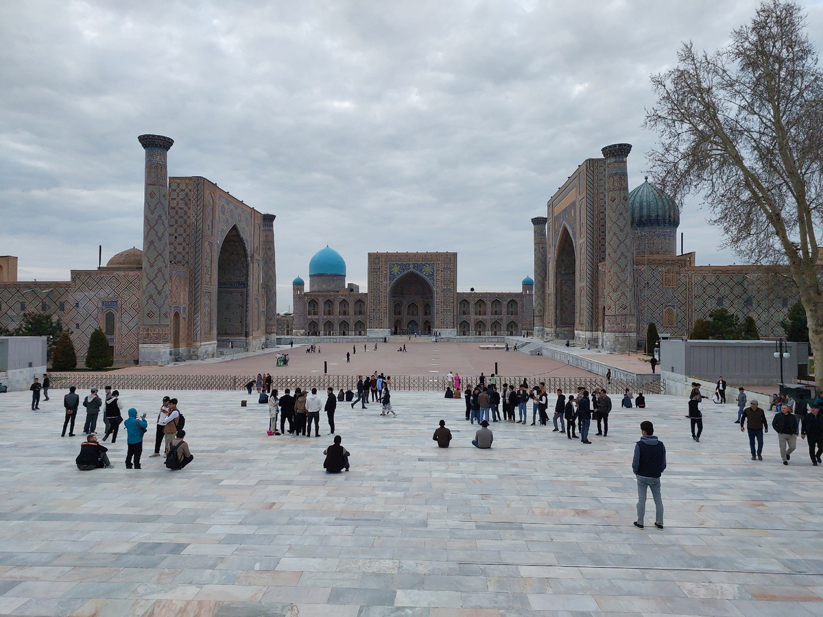 Вид на площадь со смотровой площадки