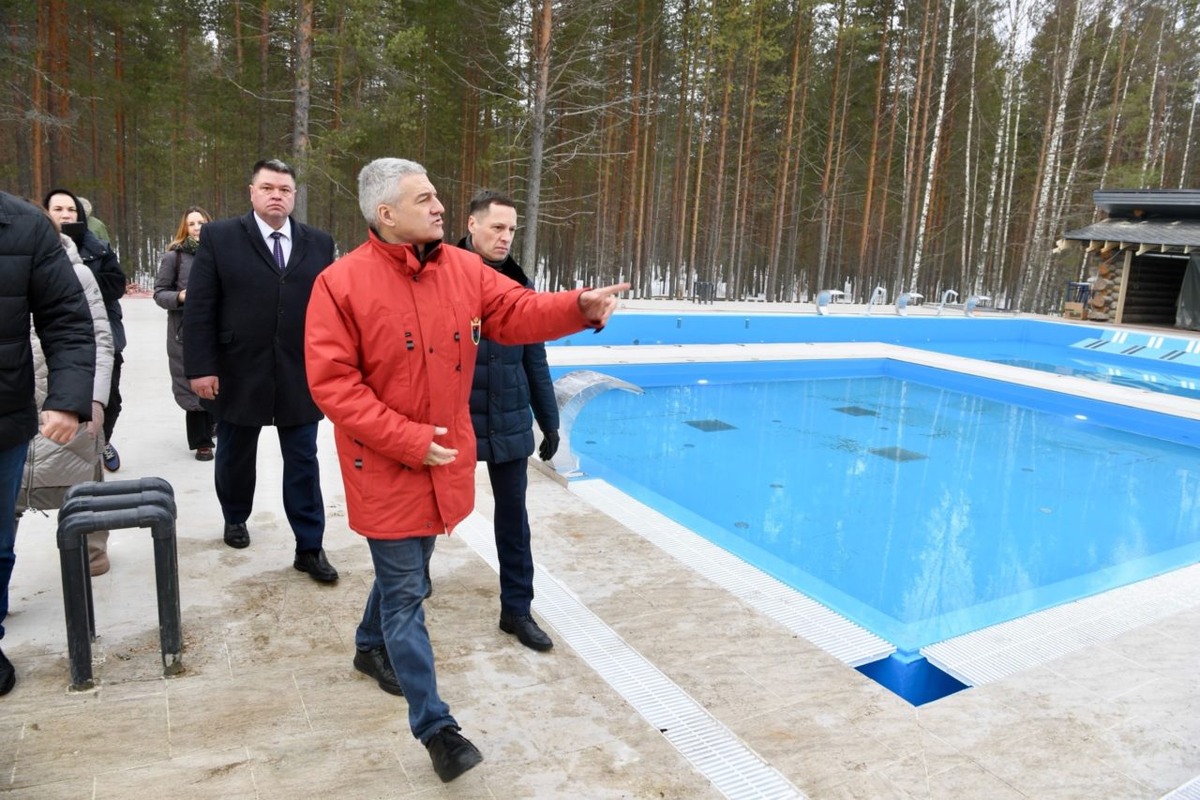    Глава Карелии Артур Парфенчиков в глэмпинге "Хвоя" в Кондопожском районе. Фото: "Республика"/ Оксана Кудряшова