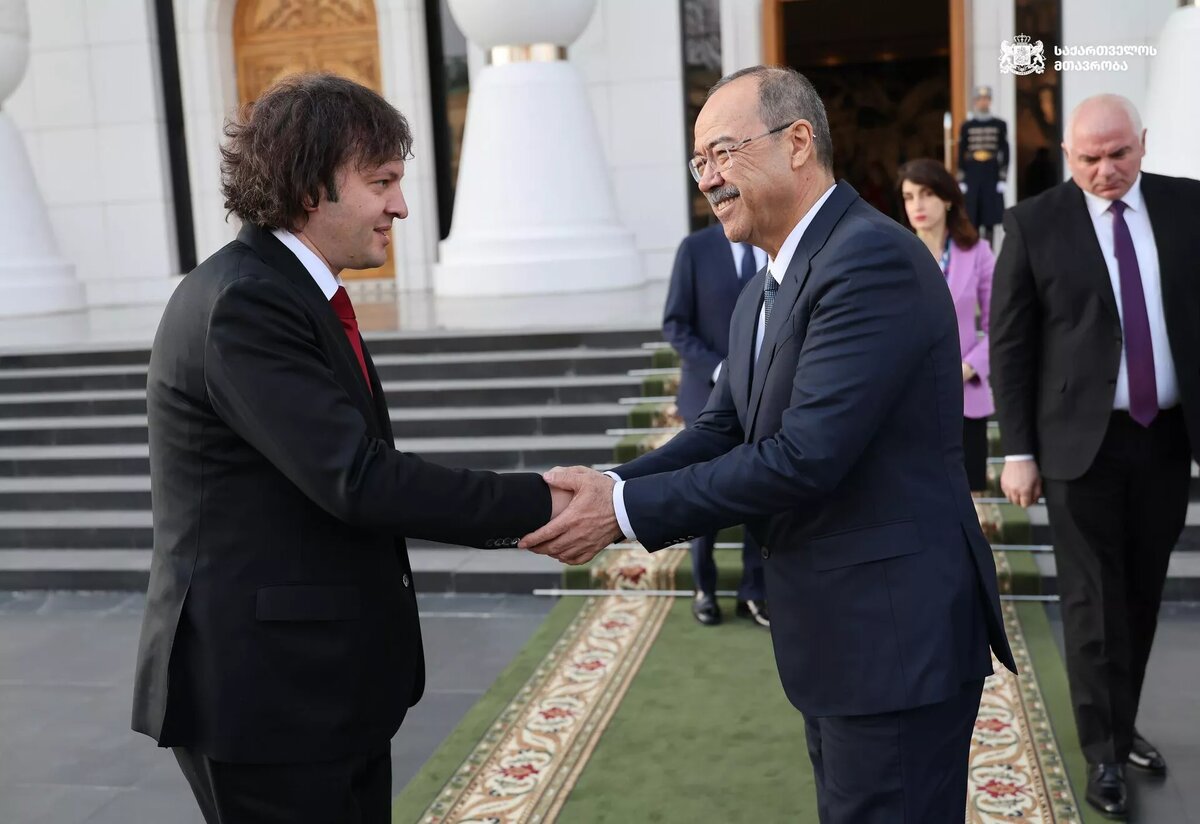 Встреча премьер-министра Грузии Ираклия Кобахидзе и главы узбекского правительства Абдуллы Арипова © Сourtesy of Georgian Government
