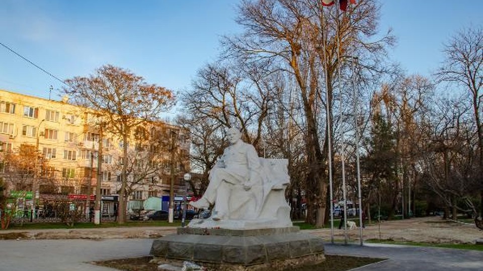 Историк Попов: Сталин никогда не сидел рядом с Лениным на вокзале в Симферополе