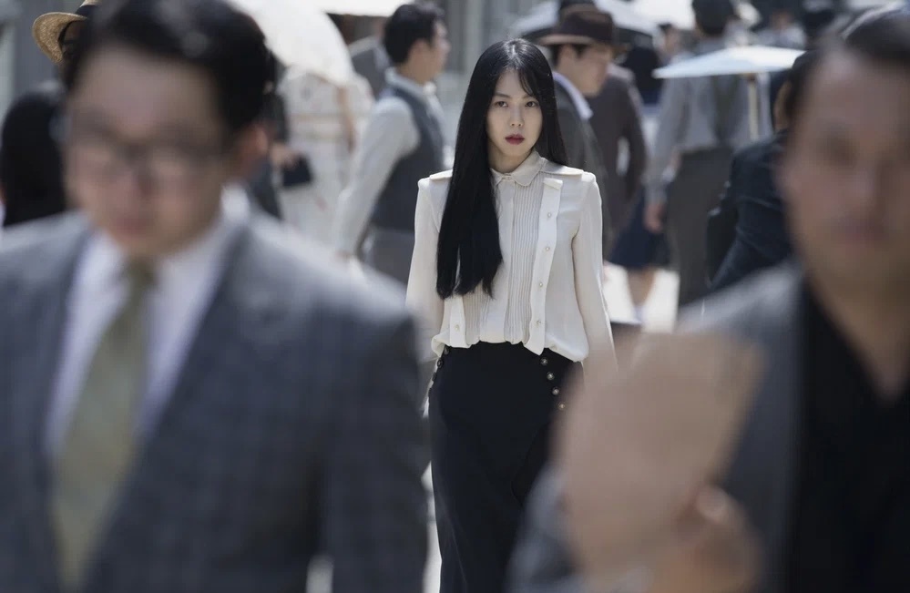 В Корее был издан 144-страничный фотоальбом с фотографиями из фильма и замечаниями режиссёра к ним. 