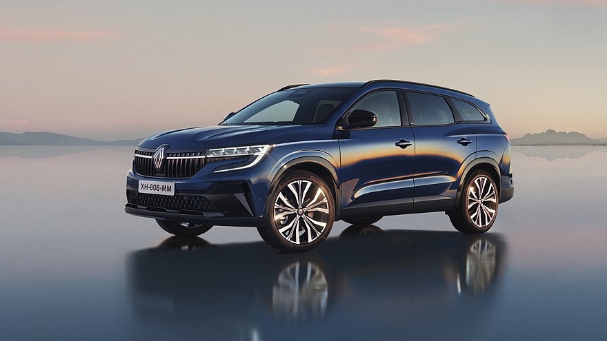    На фото: актуальный кроссовер Renault Espace