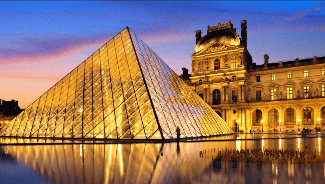 Лувр. Материал из сети.