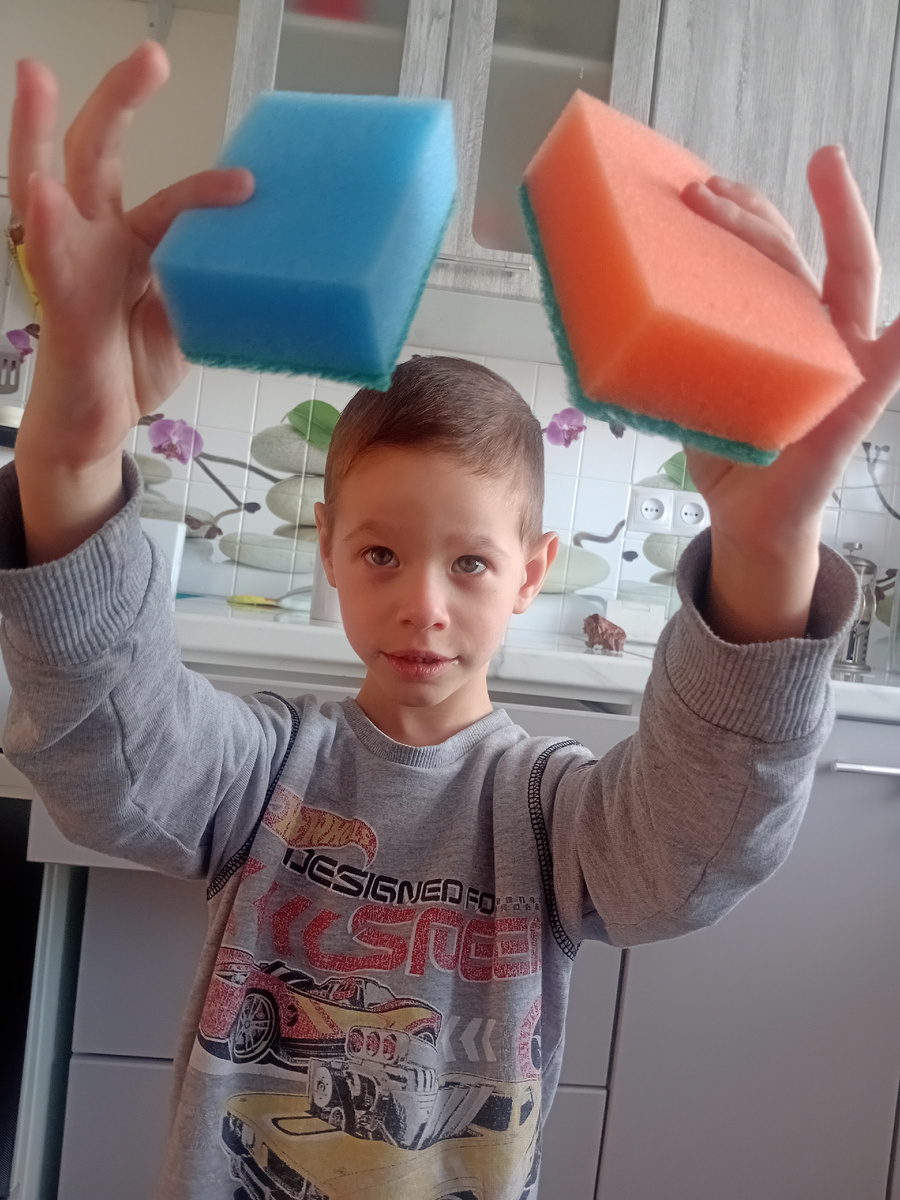 Мой помощник в уборке. Для детей важен пример, а не поучения