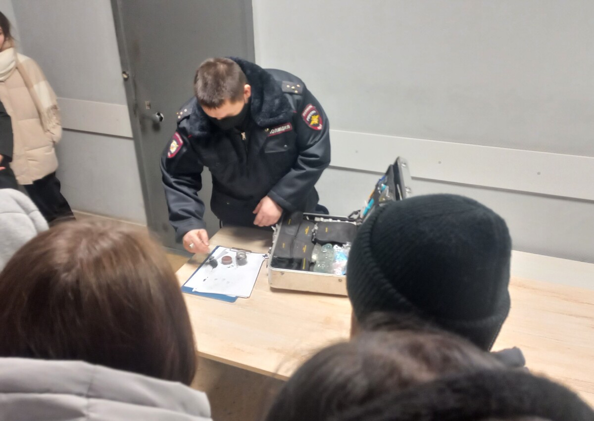    Старшеклассники Чайковского посетили полицию и узнали о работе правоохранителей