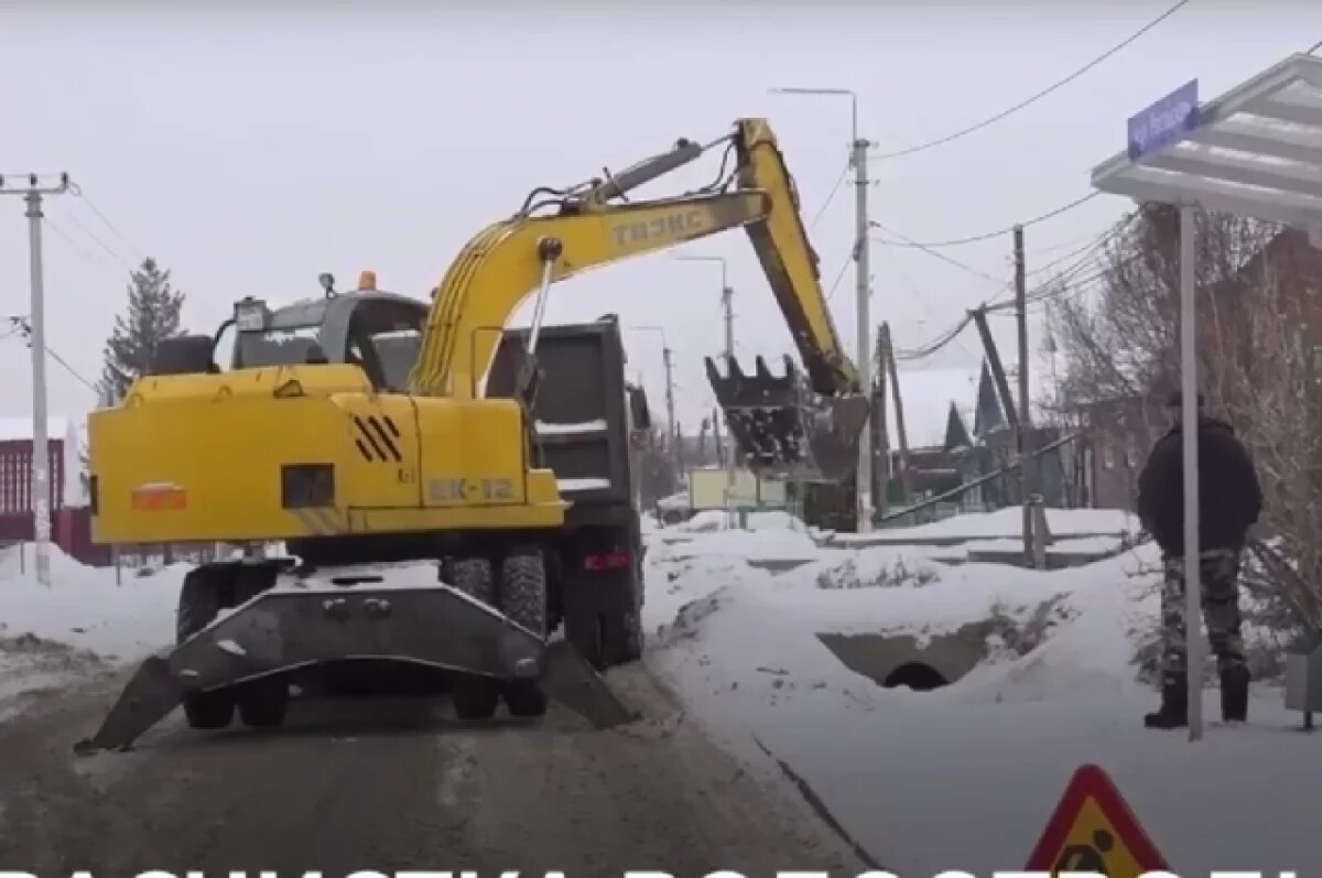    В ожидании паводка в Ульяновске чистят водоотводные канавы и роют каналы