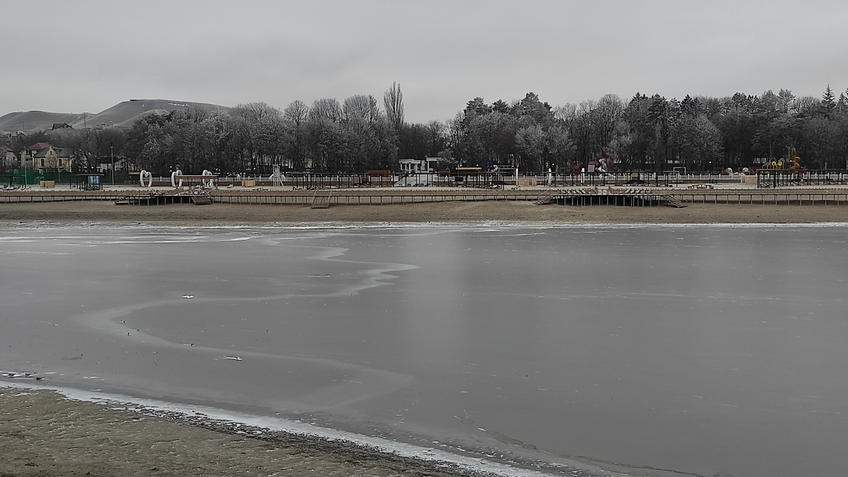 Озеро несколько раз за месяц покрывалось льдом и оттаивало. Фото: Кирилл Полиенко/Polienko: путешествуем вдвоём