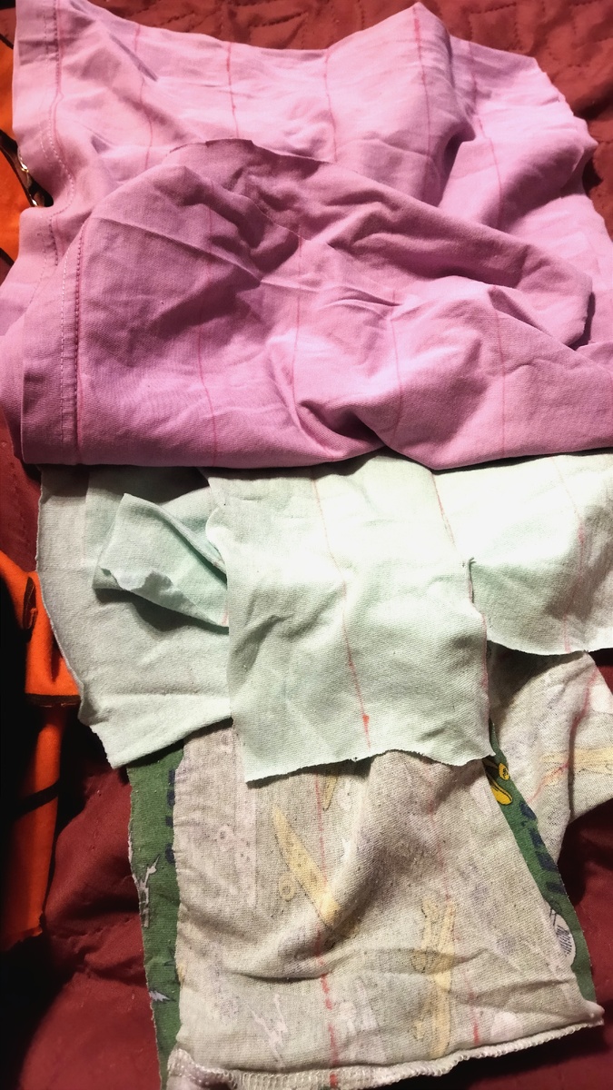 Расчертила футболки и пижамы на полоски