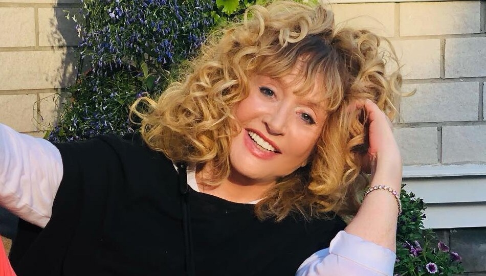 «Кто это такая хорошенькая?» Алла Пугачёва в ярко-жёлтом образе восхитила поклонников свежим видом
