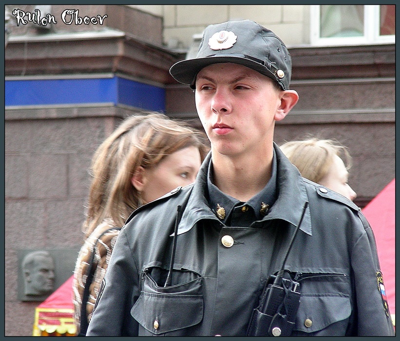 Сразу видно - честный полисмент. Видите, как отощал на одной зарплате.