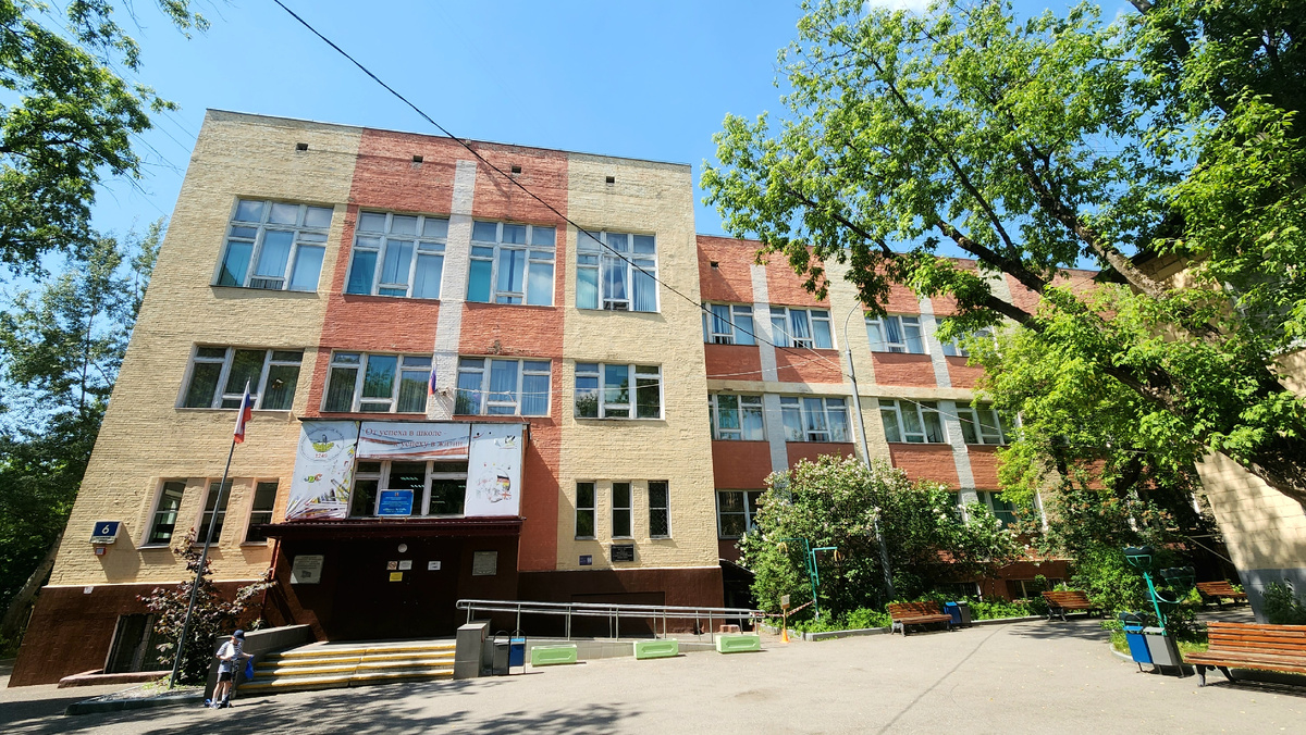 Школа №1249 в Чапаевском переулке - типичный пример индпроекта 30-х. Фото автора