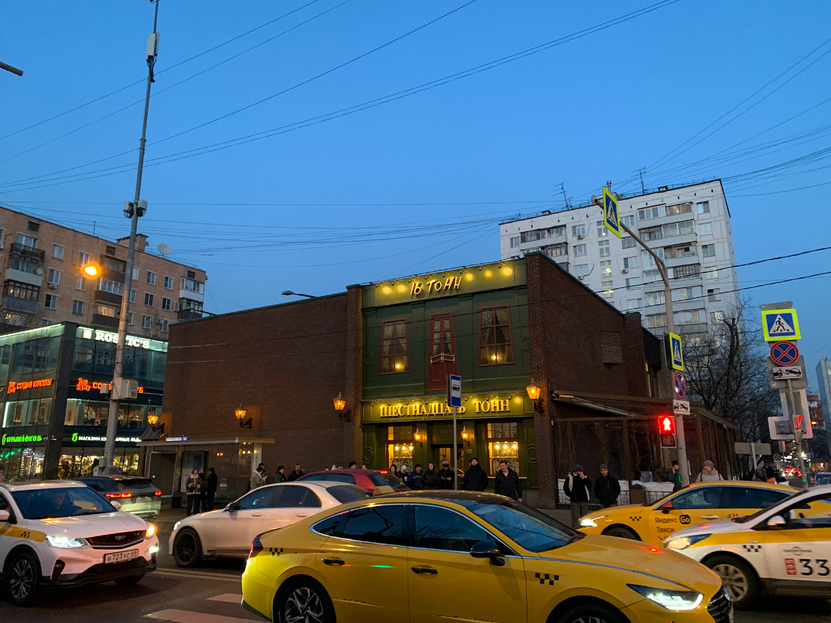 Фасад "16 Тонн"