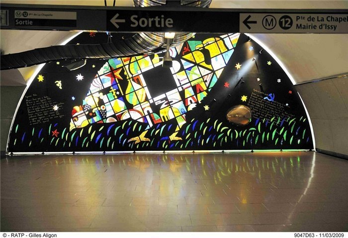 Витраж «Курочка Ряба » станция «Madeleine » Париж