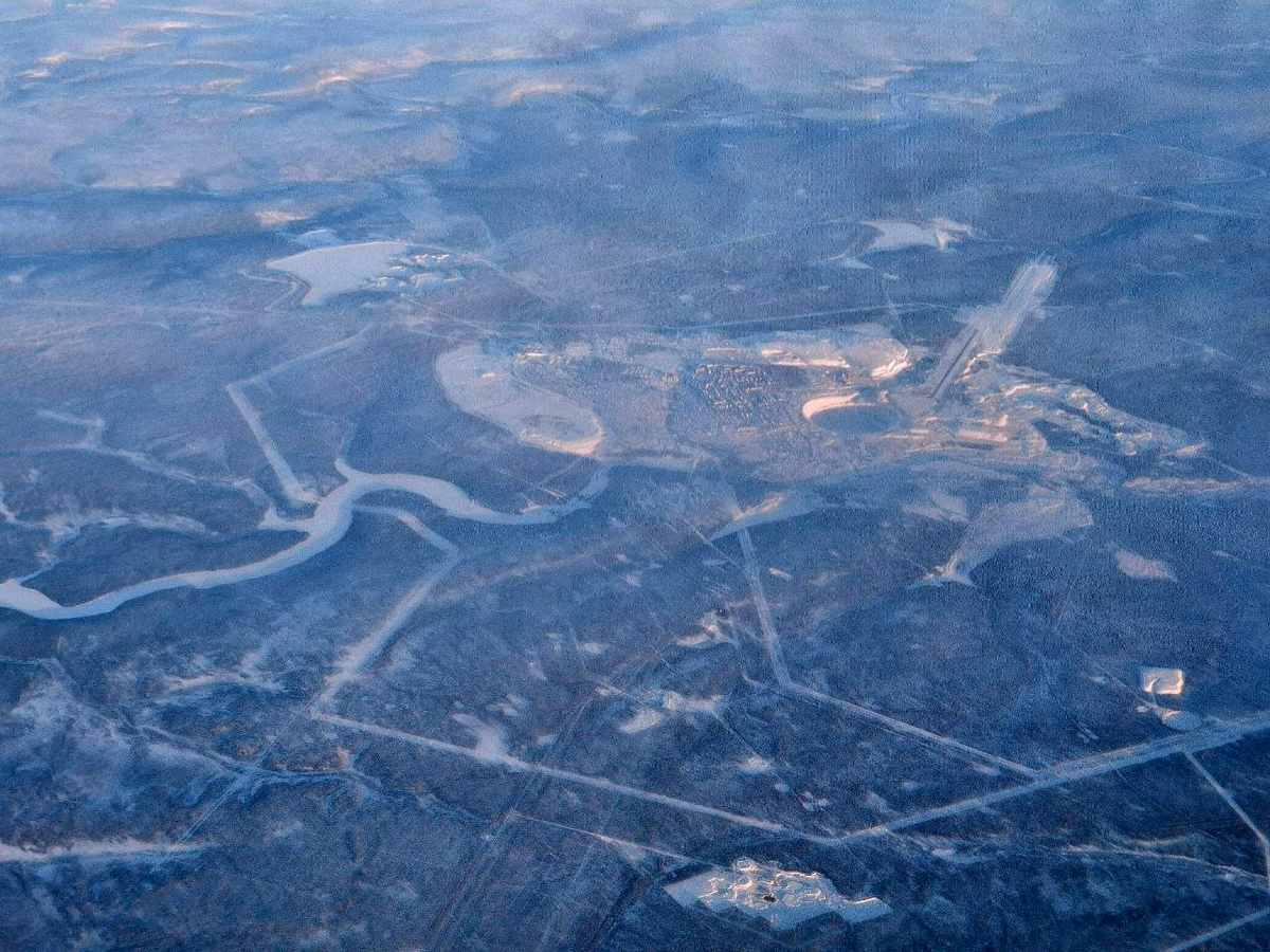 Кимберлитовая трубка "Мир"  с самолета