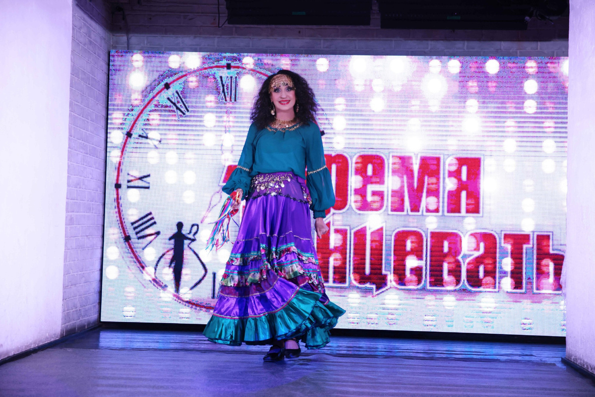 Цыганский танец «Пошуненте» в постановке Elena Morena и в исполнении Qvarta Roma на вечеринке «Время танцевать». Клуб «Высоцкий», 2 марта 2025 г.