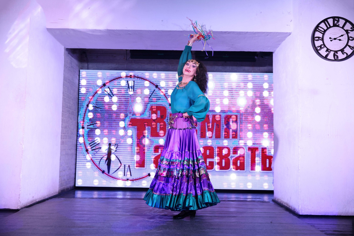 Цыганский танец «Пошуненте» в постановке Elena Morena и в исполнении Qvarta Roma на вечеринке «Время танцевать». Клуб «Высоцкий», 2 марта 2025 г.