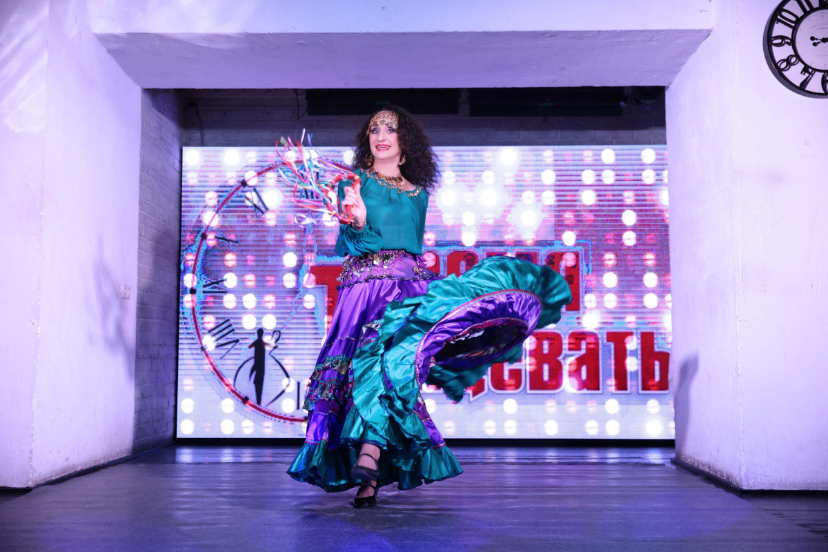 Цыганский танец «Пошуненте» в постановке Elena Morena и в исполнении Qvarta Roma на вечеринке «Время танцевать». Клуб «Высоцкий», 2 марта 2025 г.