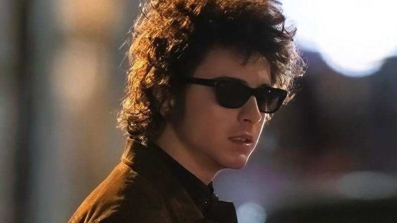 Кадр из фильма «Боб Дилан: Никому не известный», 2024 год, режиссер Джеймс Мэнголд