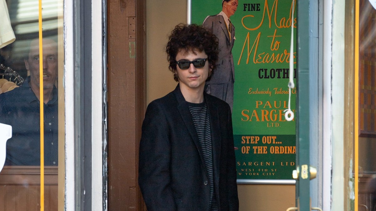 Кадр из фильма «Боб Дилан: Никому не известный», 2024 год, режиссер Джеймс Мэнголд