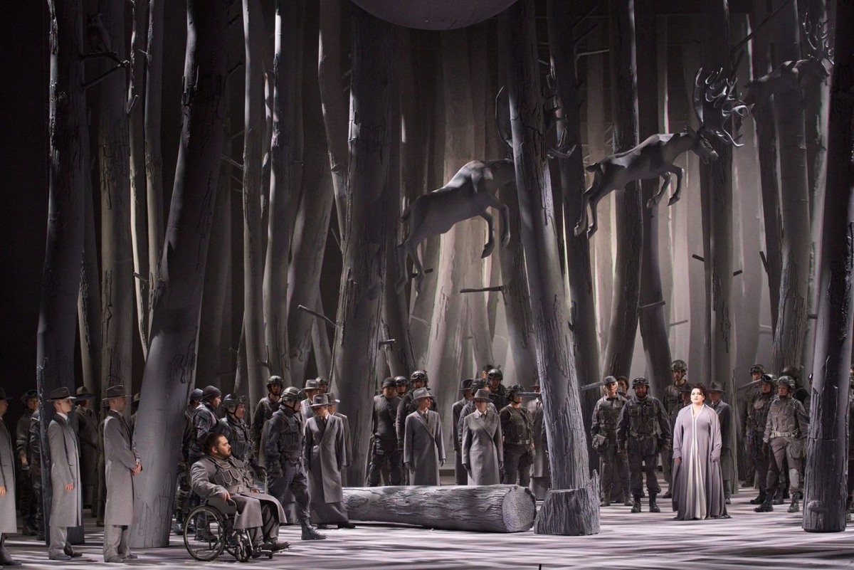 "Норма", сцена из спектакля, фото с официального сайта МАМТ 