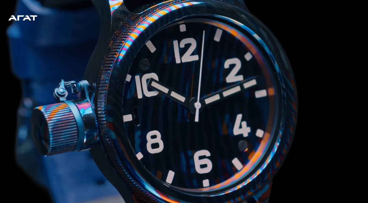 Часы с белой секундной стрелкой