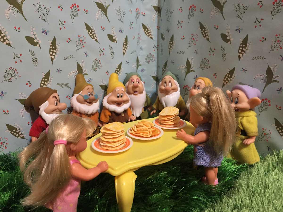 Угощайтесь, друзья!