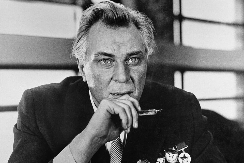 Евгений Матвеев в роли Шаповалова в фильме "Высокое звание", 1973 г.