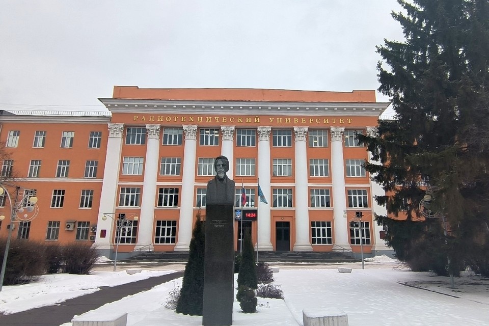    РГРТУ - бренд Рязанской области, самодостаточный университет, и ученый совет не желает слияния с московским вузом.