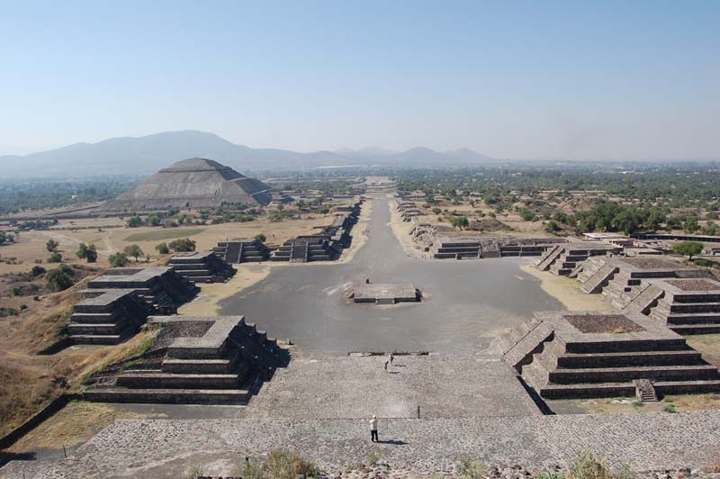 Дорога Мертвых (вид с пирамиды Луны)