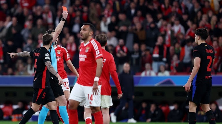 Красная карточка Пау Кубарси