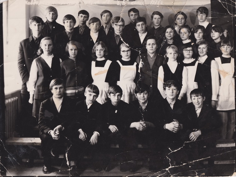 Восьмой класс 1971 год Четверо из героев  есть на фото, кроме Гали.
