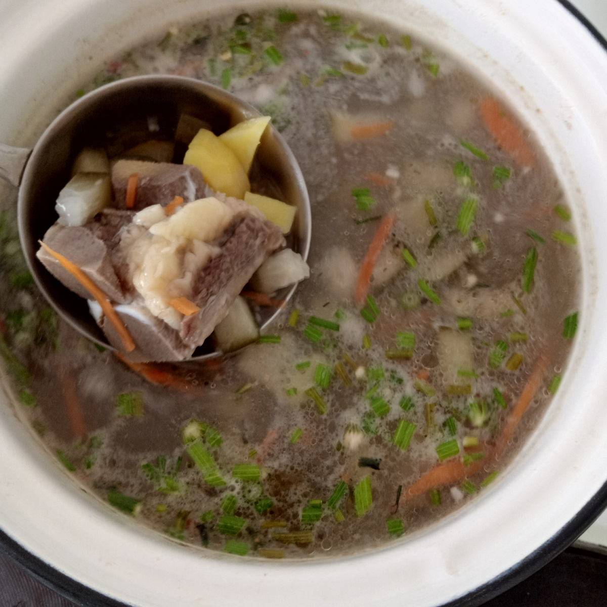 Рассольник из говядины на кости.