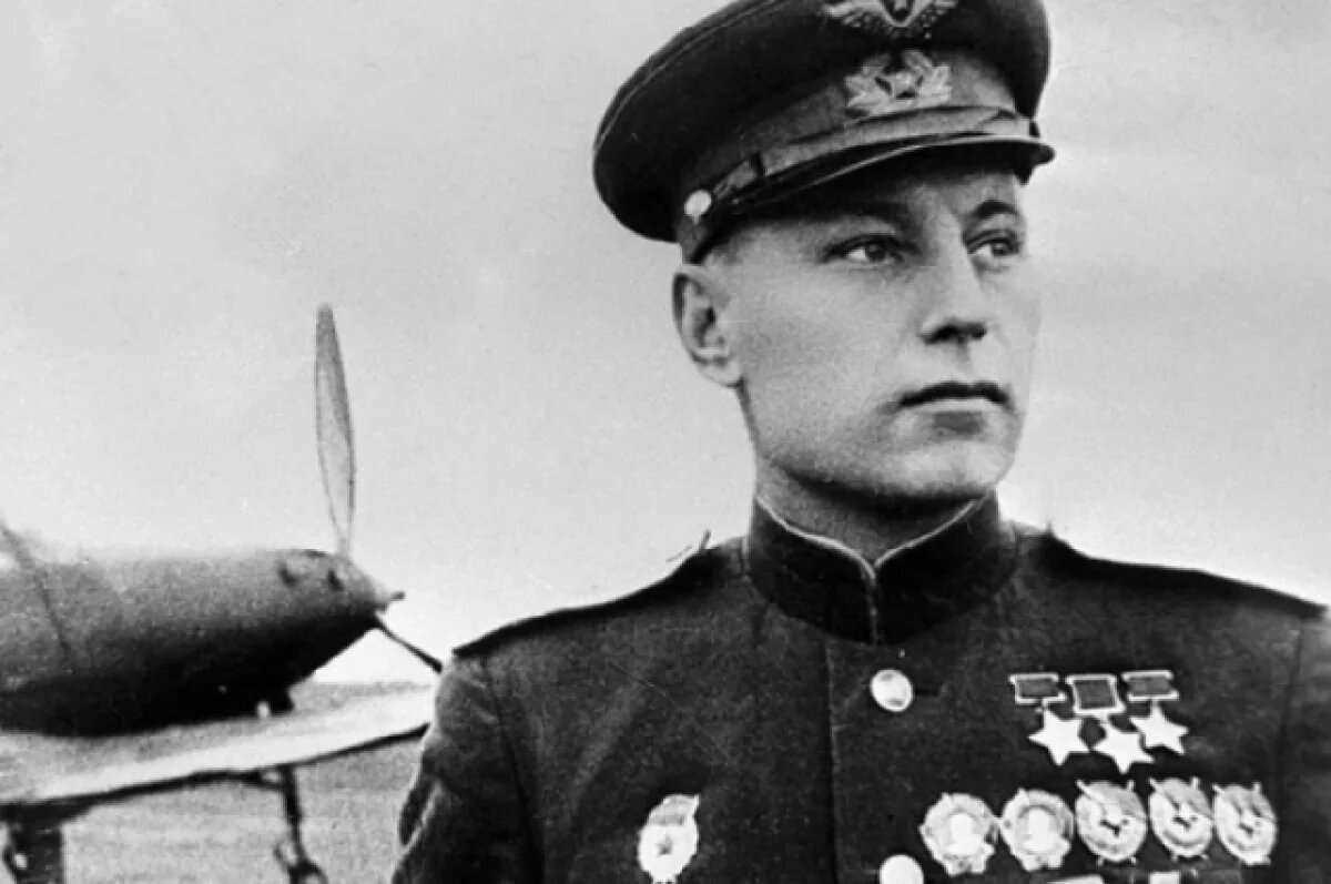    В Новосибирске показали архивные снимки маршала Александра Покрышкина