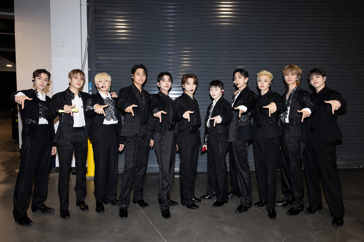    SEVENTEENСоцсети