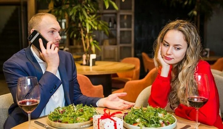 В ресторане.