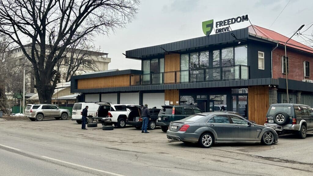    В шиномонтажных мастерских уже начинается весенний ажиотаж / Фото: Kursiv.Media