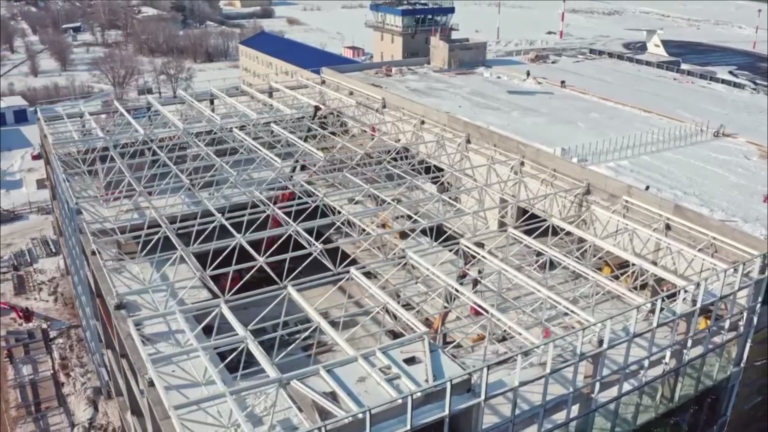    Остекление «паутинки». В аэропорту Оренбурга показали монтажные работы на новом терминале Белов Михаил Александрович