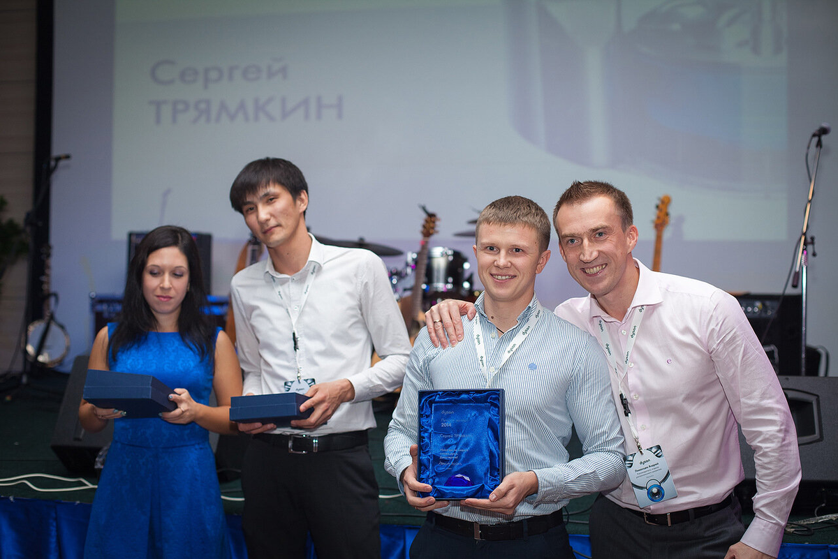 ( Здесь меня наградили как лучшего продавца)