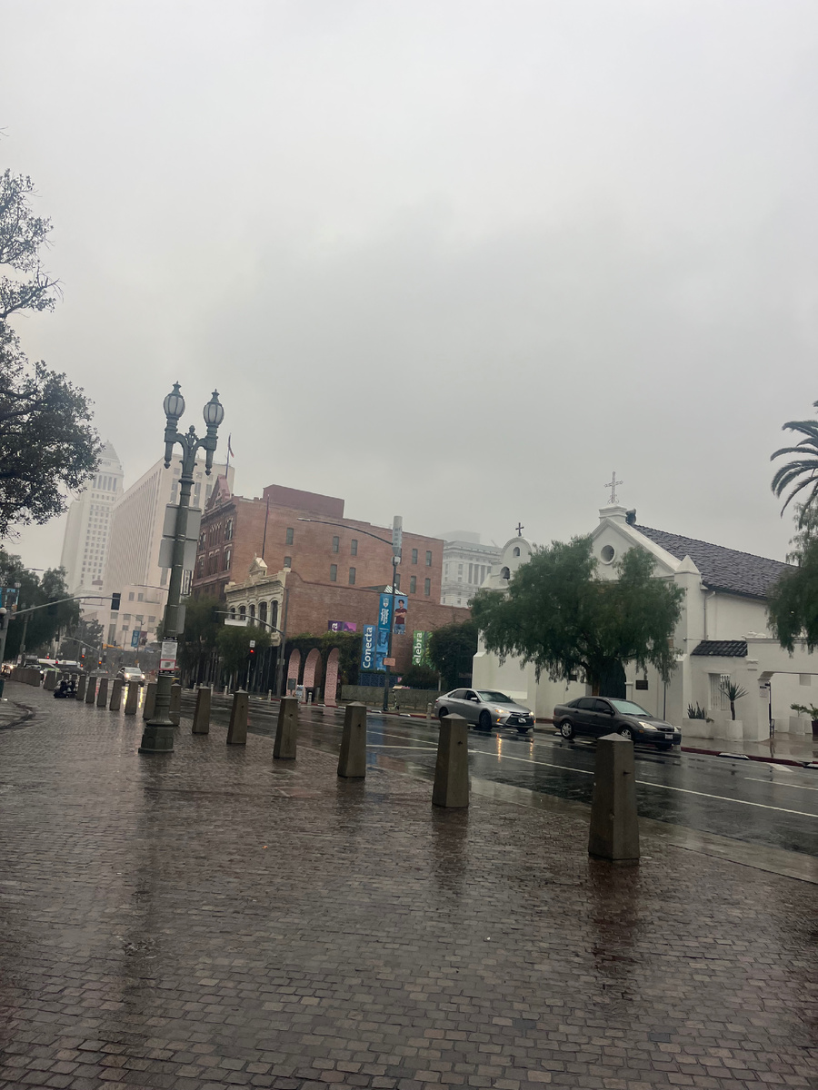 Тут расположены наиболее старые здания города. Это уже не «центр», но именно тут город начинался когда-то. Это было ещё в те времена, когда штат Калифорния был частью Мексики. 