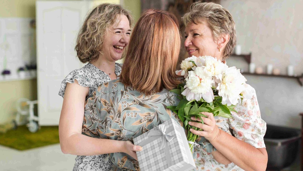    Поздравьте с 8 Марта мам и бабушек, выразите свои чувства. Фото: Freepik