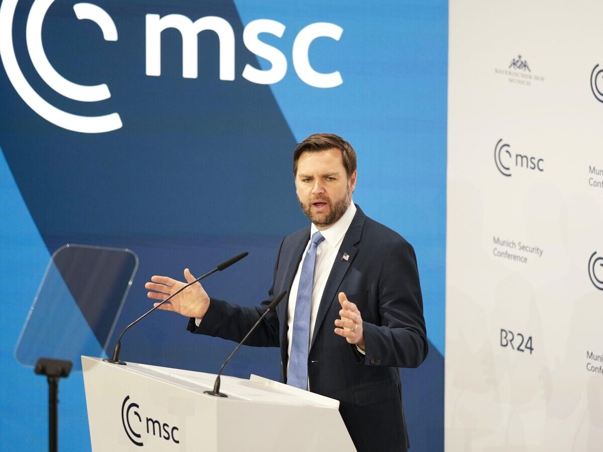    Вице-президент США Джей-Ди Вэнс выступает на Мюнхенской конференции по безопасности© AP Photo / Matthias Schrader