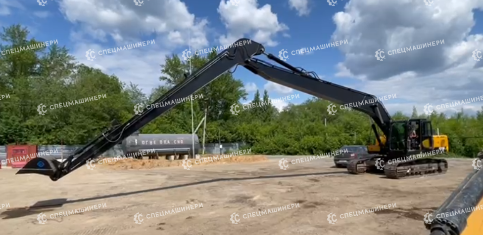 На фото - Удлиненное рабочее оборудование 18м LBA.01.018.20 для SY215 на работах в Тольятти