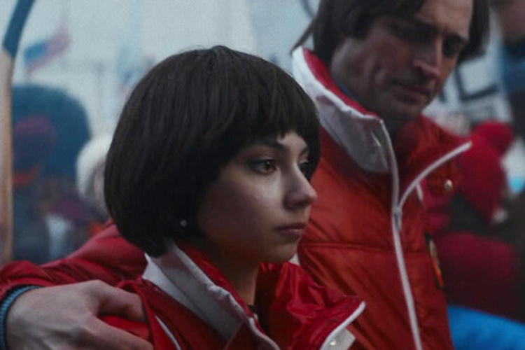    Самую главную героиню сыграла молодая артистка Владислава Самохина, и это свежее, еще не затасканное в отечественном кино лицо идет на пользу фильму.   
Фото: скриншот из видео