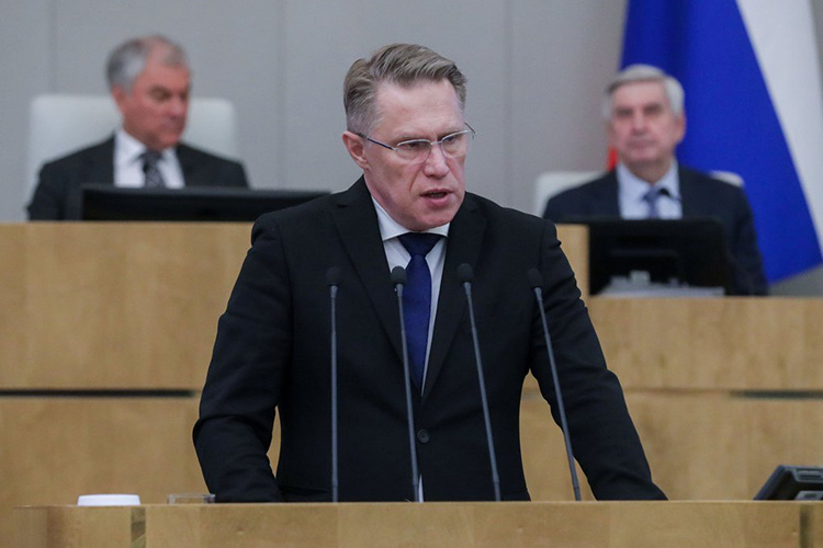    Глава минздрава Михаил Мурашко сообщил, что в 2024 году удалось сократить дефицит врачей на 6,1 тыс. до 23,3 тыс. человек.   
Фото: duma.gov.ru